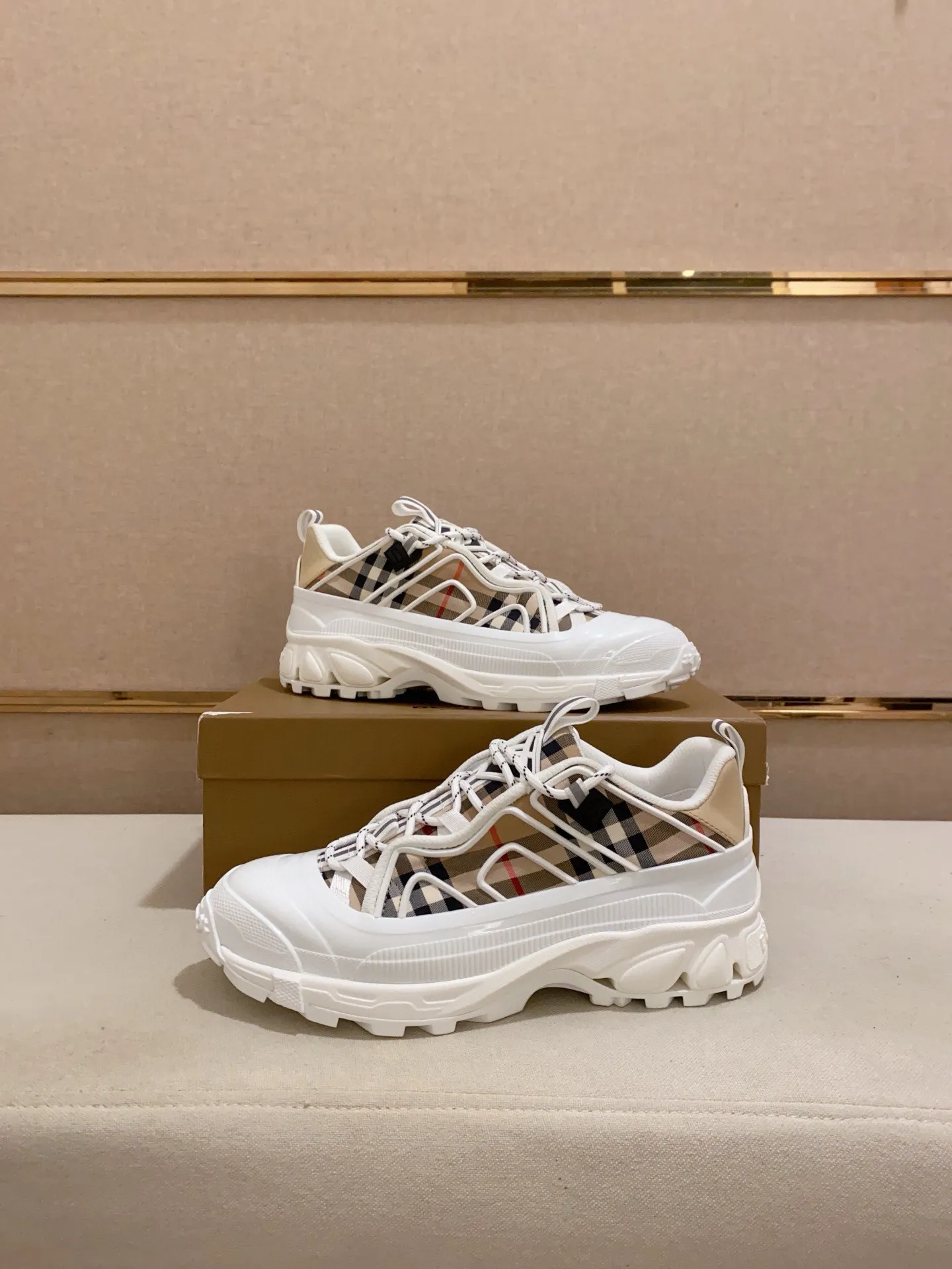 Men's shoes 💰: 680💰🇮🇹🇮🇹BURBERRY top purchasing agents are available simultaneously at the counter. 🔍🔍Synchronized sales. Positive code number: 38-46. Italian imported cowhide, fully imported sheepskin lining, sole: original sole provided by the original factory, exclusive movable molded sole, super comfortable, original factory follow-up goods, 🔍🔍high quality, you can enter and exit the counter at will, welcome to compare